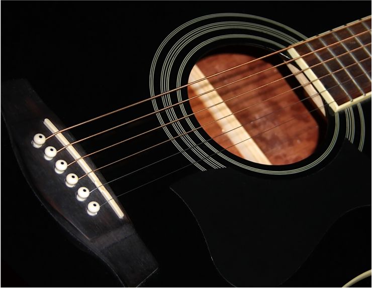 Black Acoustic Guitar's Strings